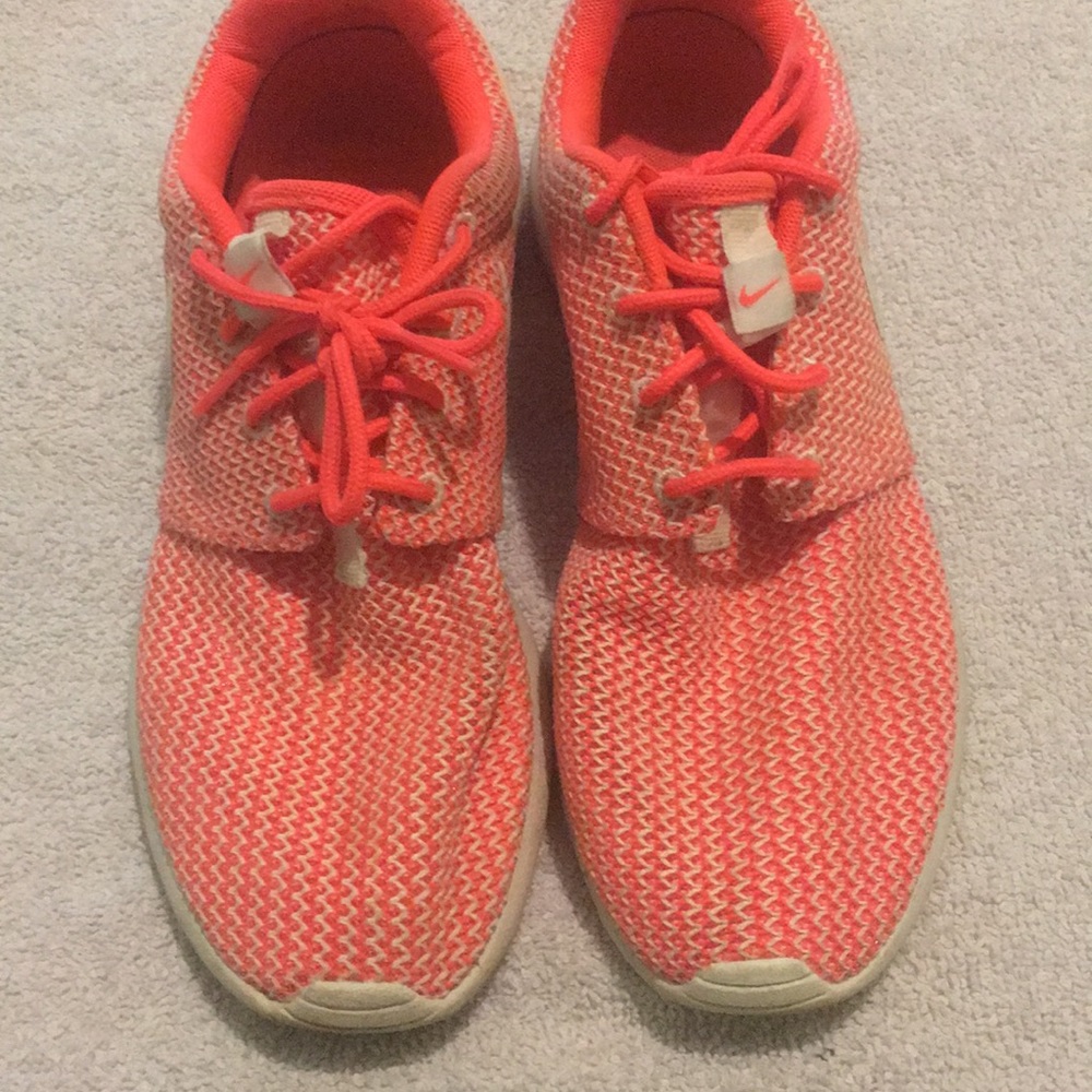 Nike roshe running shoes